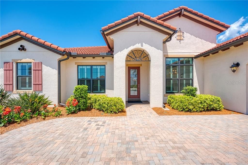 Recently Sold: $779,000 (3 beds, 3 baths, 2903 Square Feet)