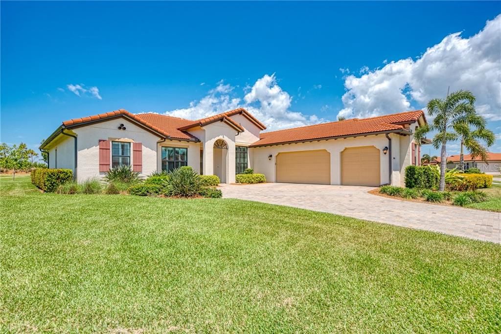 Recently Sold: $779,000 (3 beds, 3 baths, 2903 Square Feet)