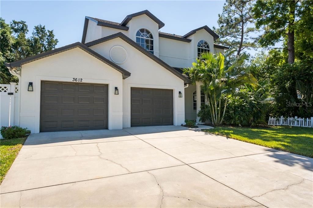 Recently Sold: $649,900 (3 beds, 2 baths, 2160 Square Feet)