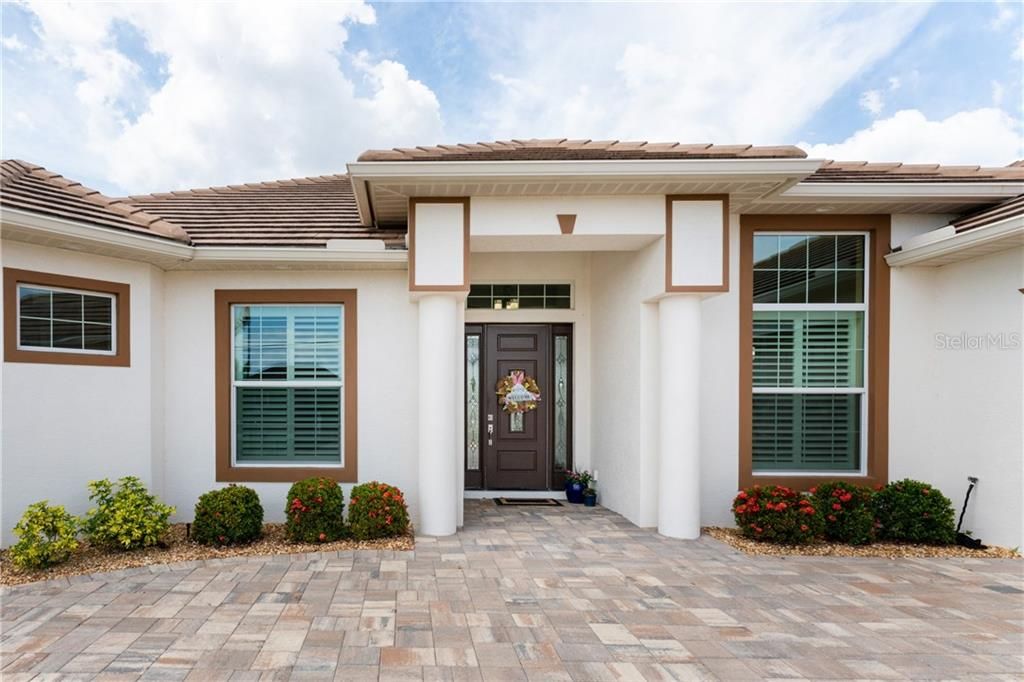 Recently Sold: $700,000 (3 beds, 2 baths, 2492 Square Feet)