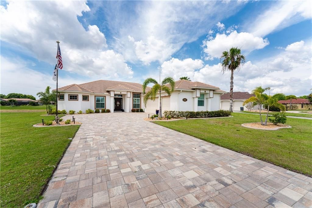 Your truly sensational Florida lifestyle awaits right here, within this walls of the custom built home.