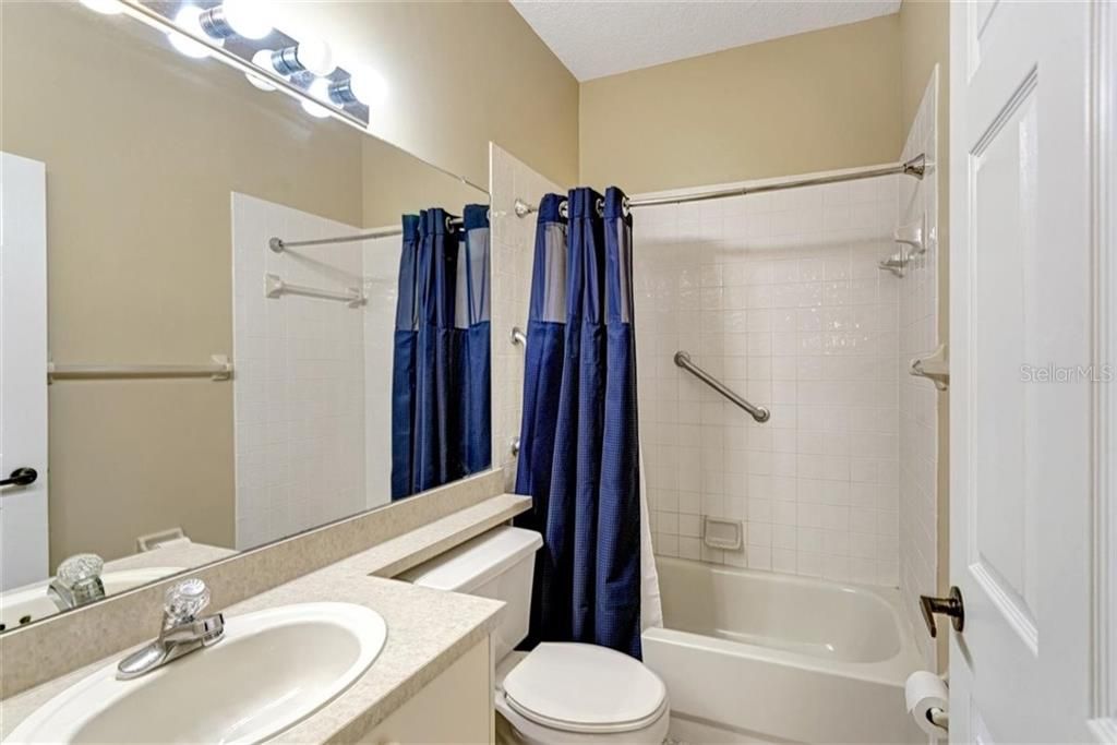 最近售出: $349,900 (3 贝兹, 2 浴室, 1676 平方英尺)