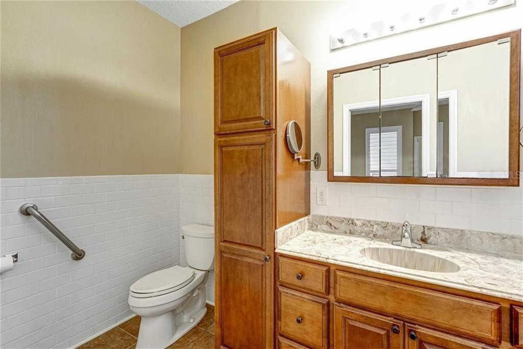 最近售出: $349,900 (3 贝兹, 2 浴室, 1676 平方英尺)