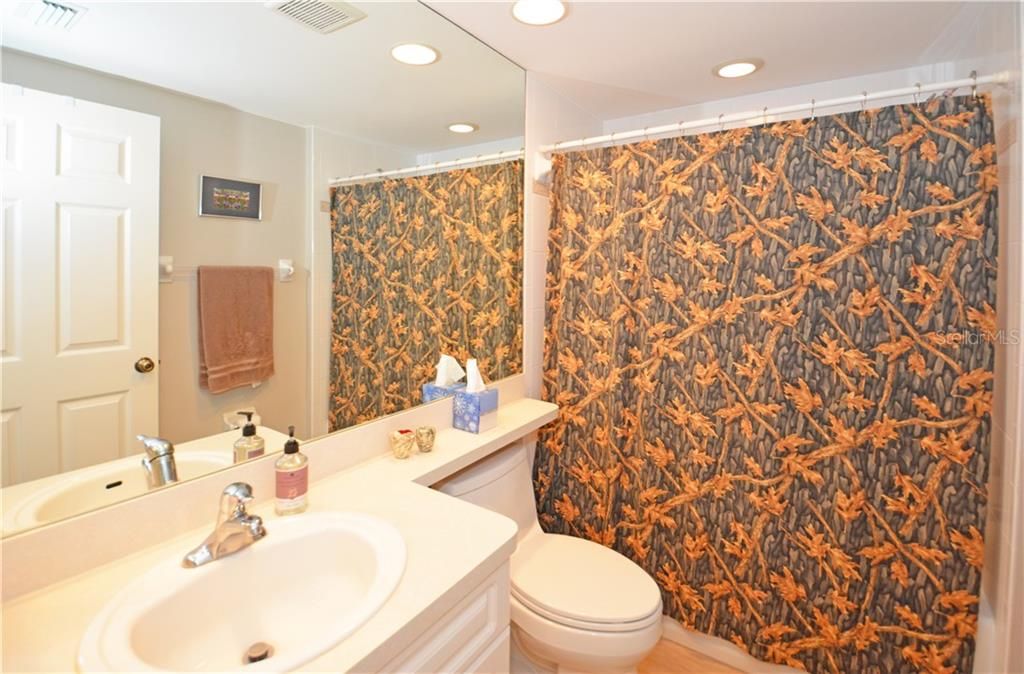 最近售出: $399,000 (3 贝兹, 2 浴室, 1470 平方英尺)