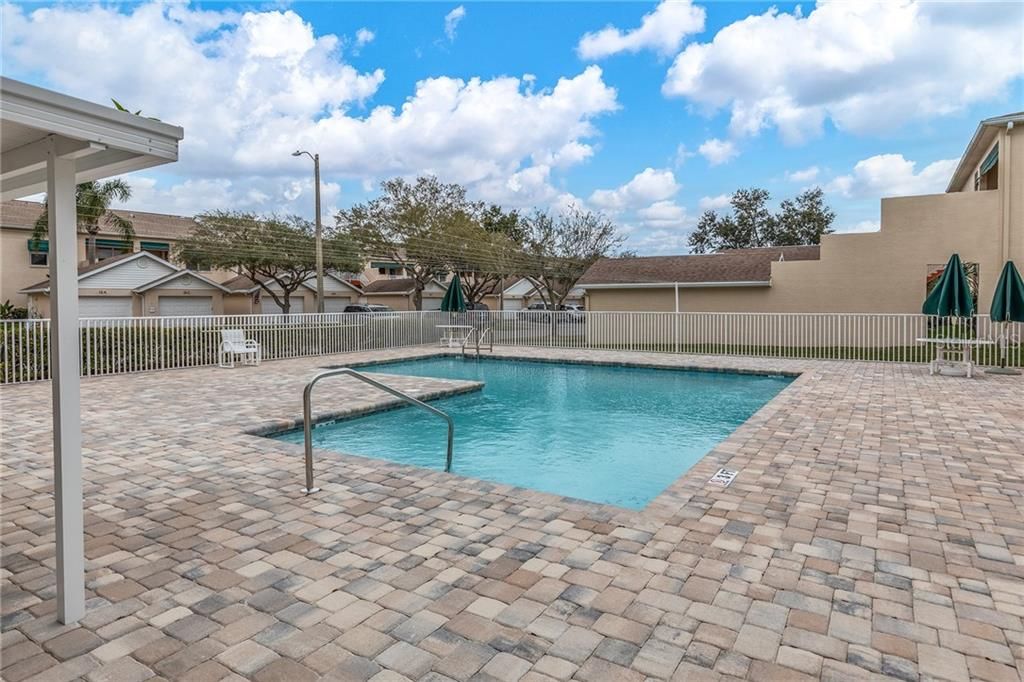 Recently Sold: $399,000 (3 beds, 2 baths, 1470 Square Feet)