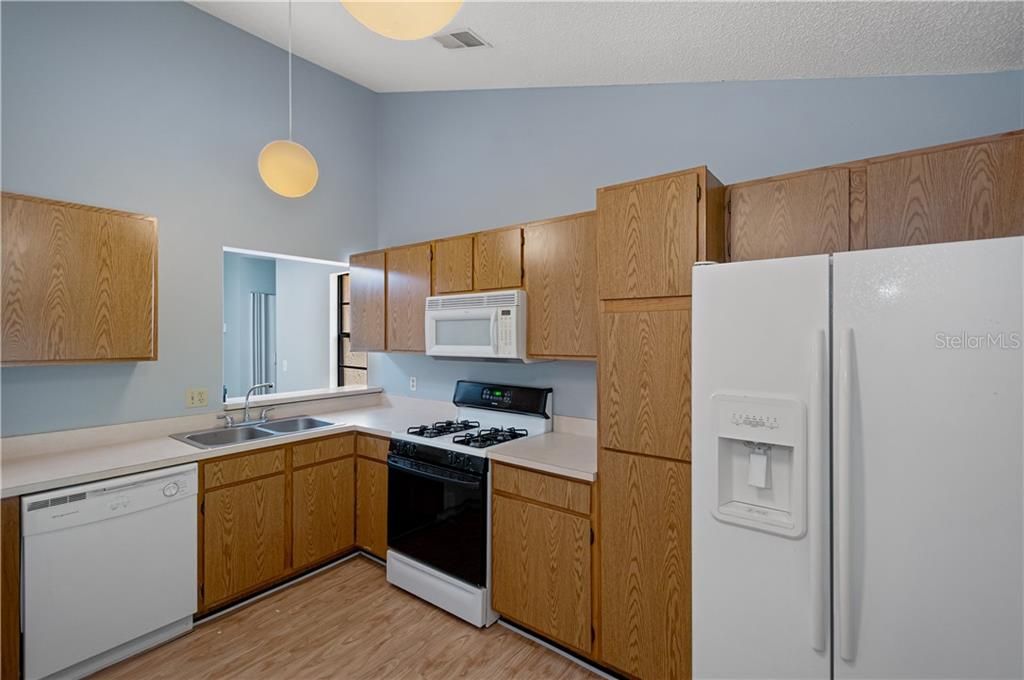 Recently Sold: $114,900 (1 beds, 1 baths, 828 Square Feet)