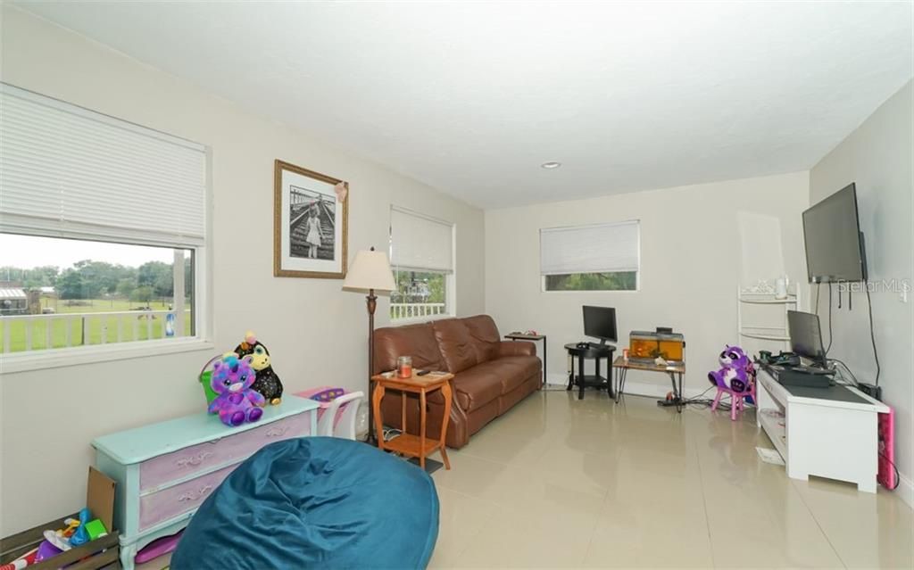 Vendido Recientemente: $449,000 (3 camas, 2 baños, 1577 Pies cuadrados)