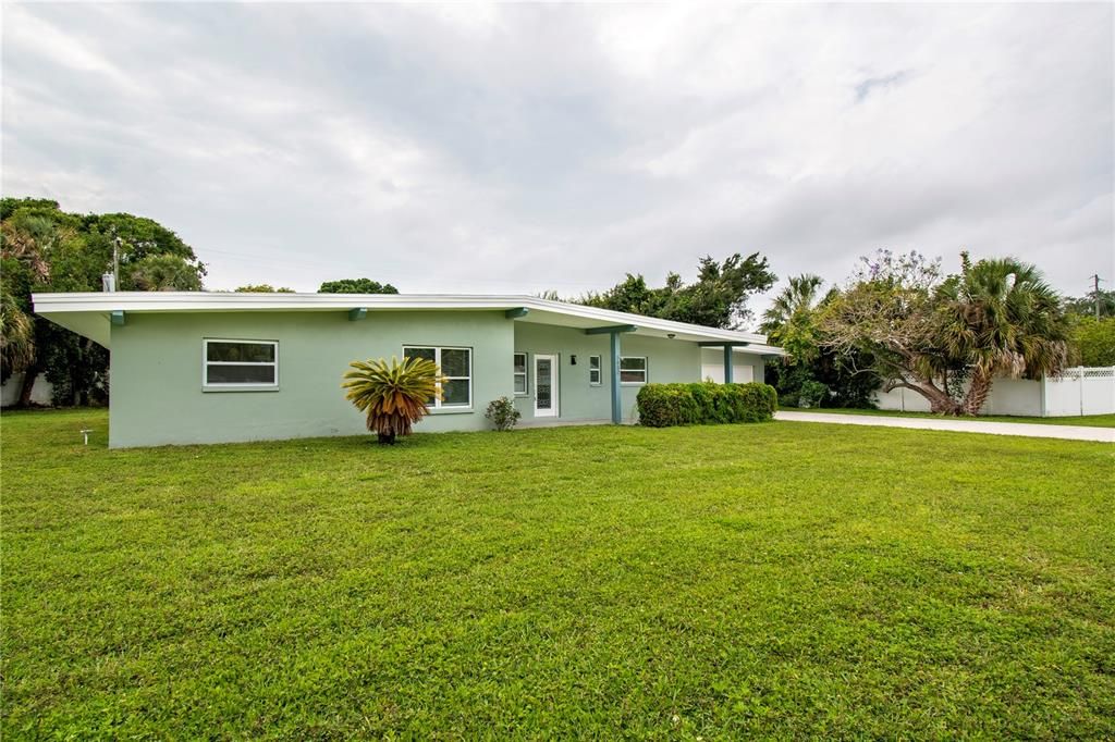 Recently Sold: $439,900 (3 beds, 2 baths, 1994 Square Feet)