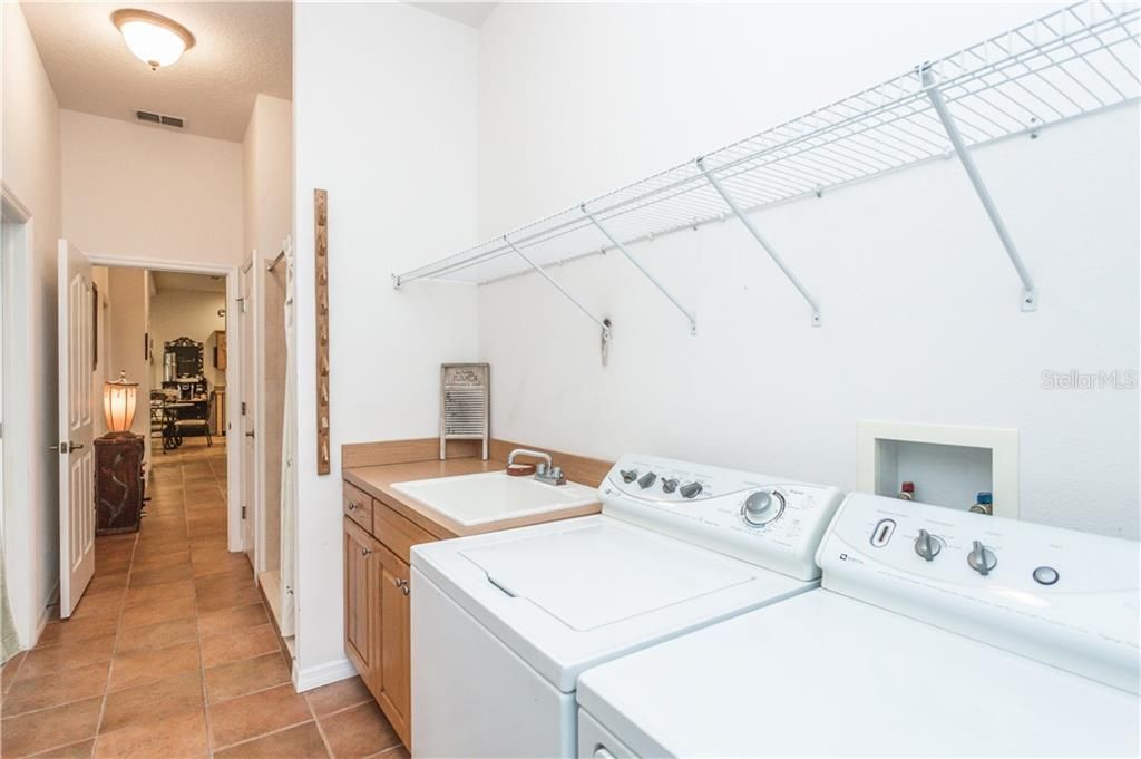 Vendido Recientemente: $595,000 (3 camas, 2 baños, 2185 Pies cuadrados)