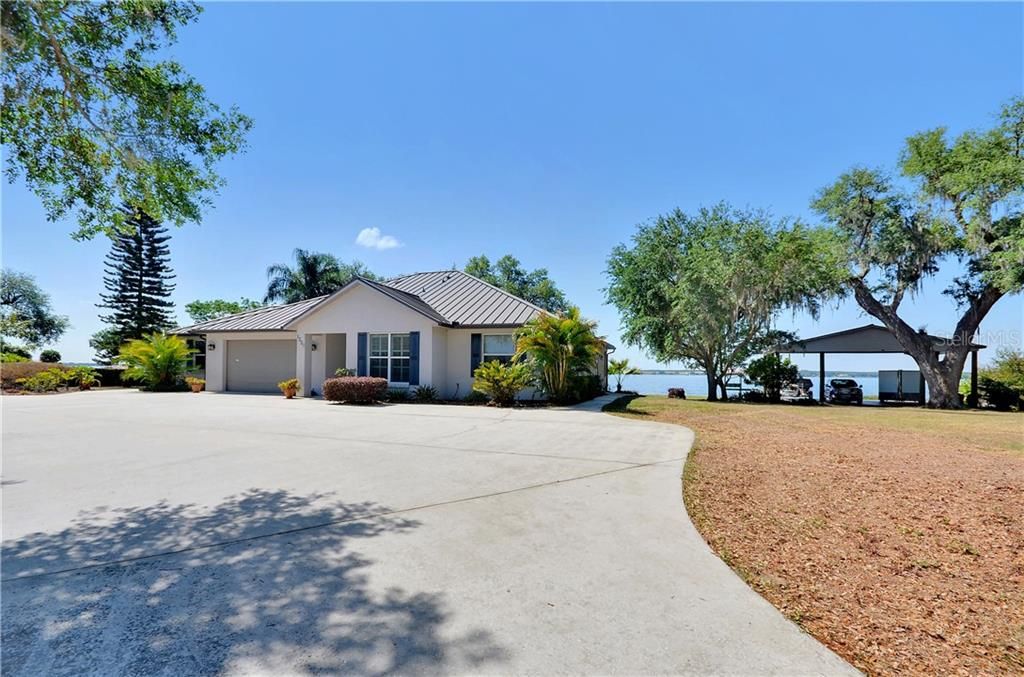 Recently Sold: $550,000 (3 beds, 2 baths, 2274 Square Feet)