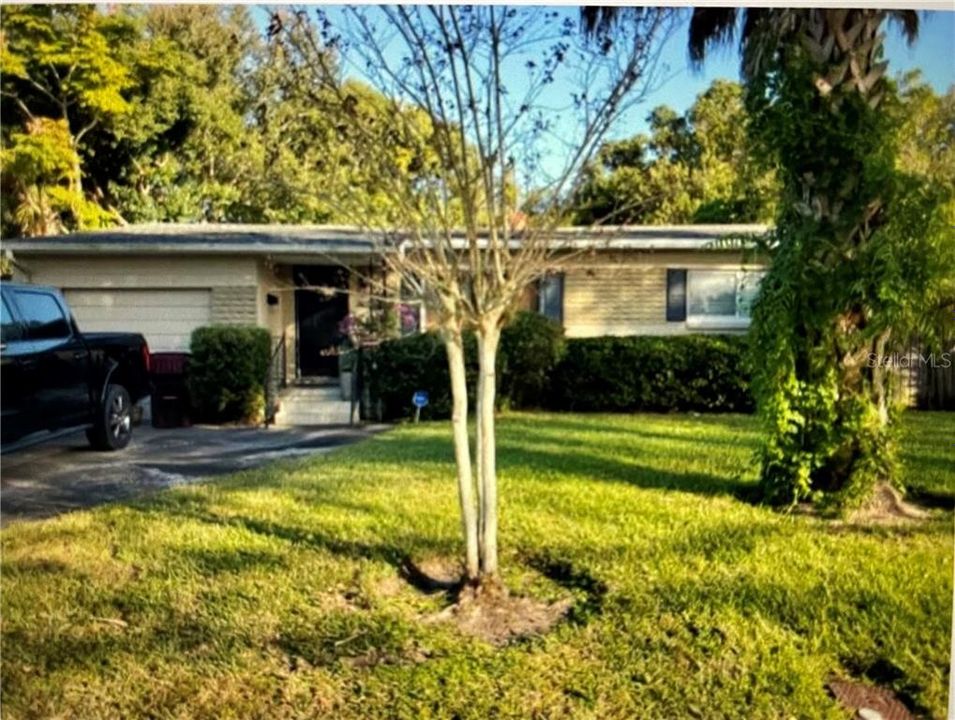 Recently Sold: $370,000 (2 beds, 1 baths, 1123 Square Feet)