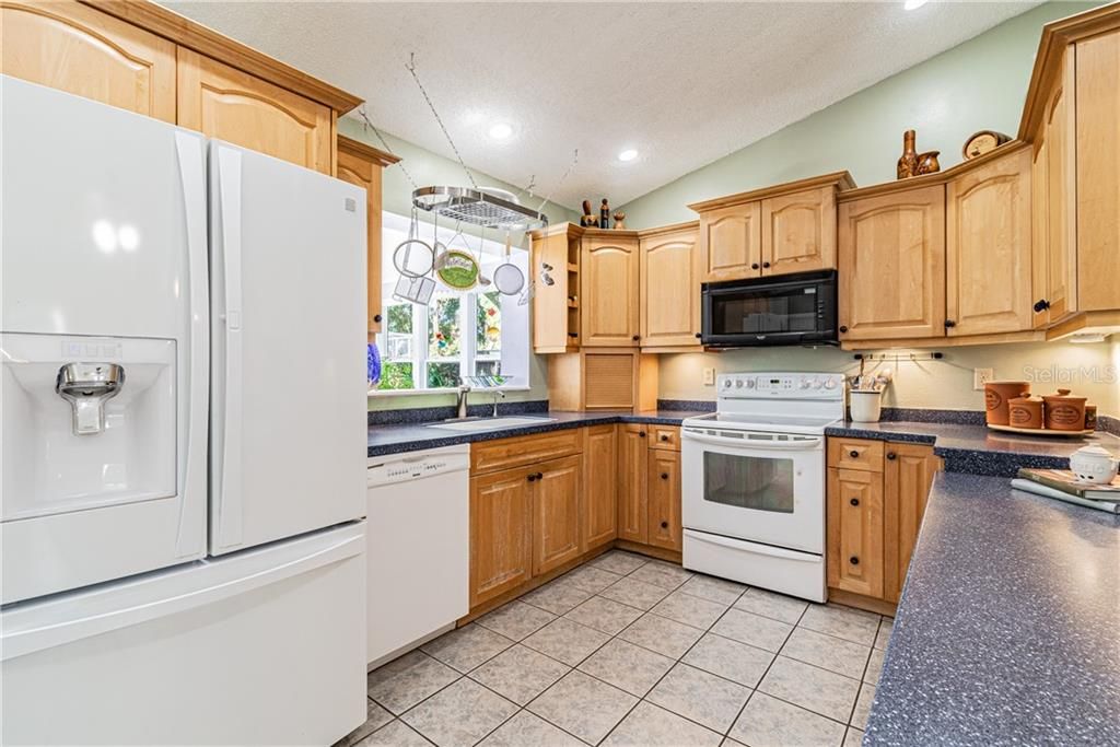 Recently Sold: $280,000 (3 beds, 2 baths, 1210 Square Feet)
