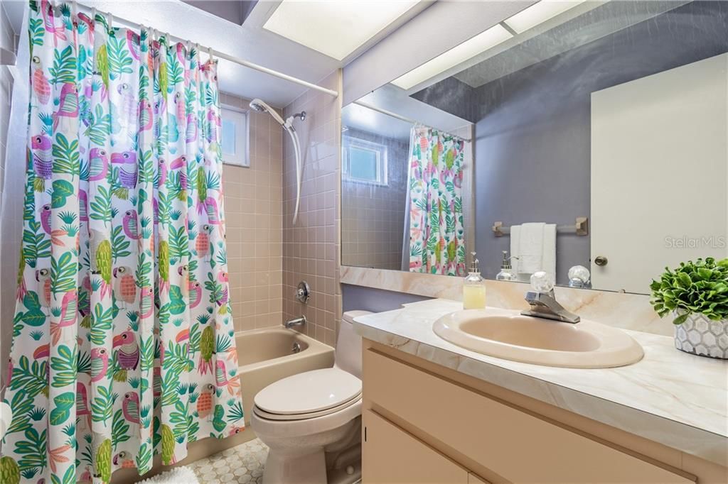 最近售出: $280,000 (3 贝兹, 2 浴室, 1210 平方英尺)