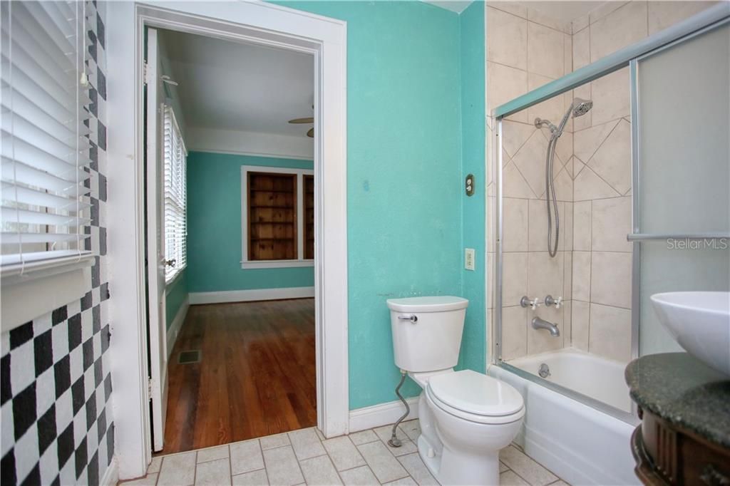 最近售出: $225,000 (2 贝兹, 2 浴室, 1310 平方英尺)