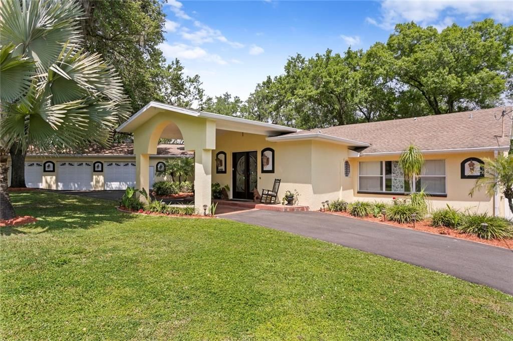 Welcome home to 602 Vanderbaker Rd in Temple Terrace, FL