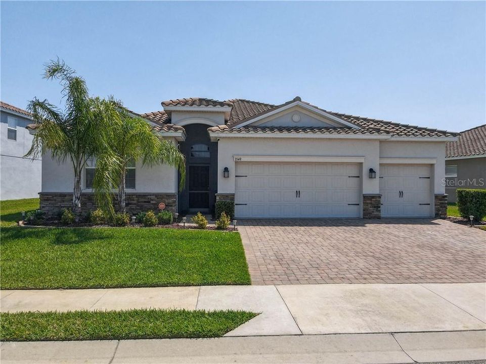 Recently Sold: $410,000 (3 beds, 3 baths, 2618 Square Feet)