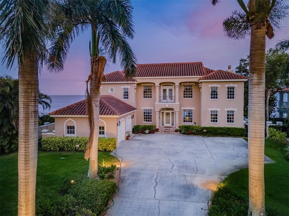 Recently Sold: $3,600,000 (4 beds, 5 baths, 4468 Square Feet)