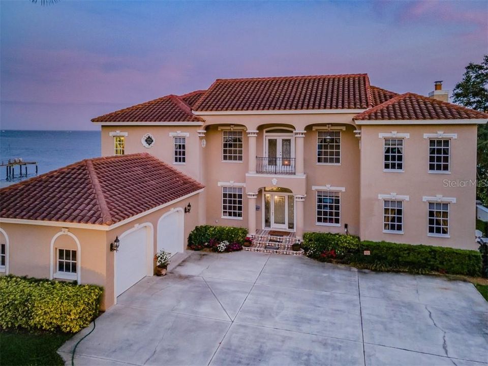 Recently Sold: $3,600,000 (4 beds, 5 baths, 4468 Square Feet)