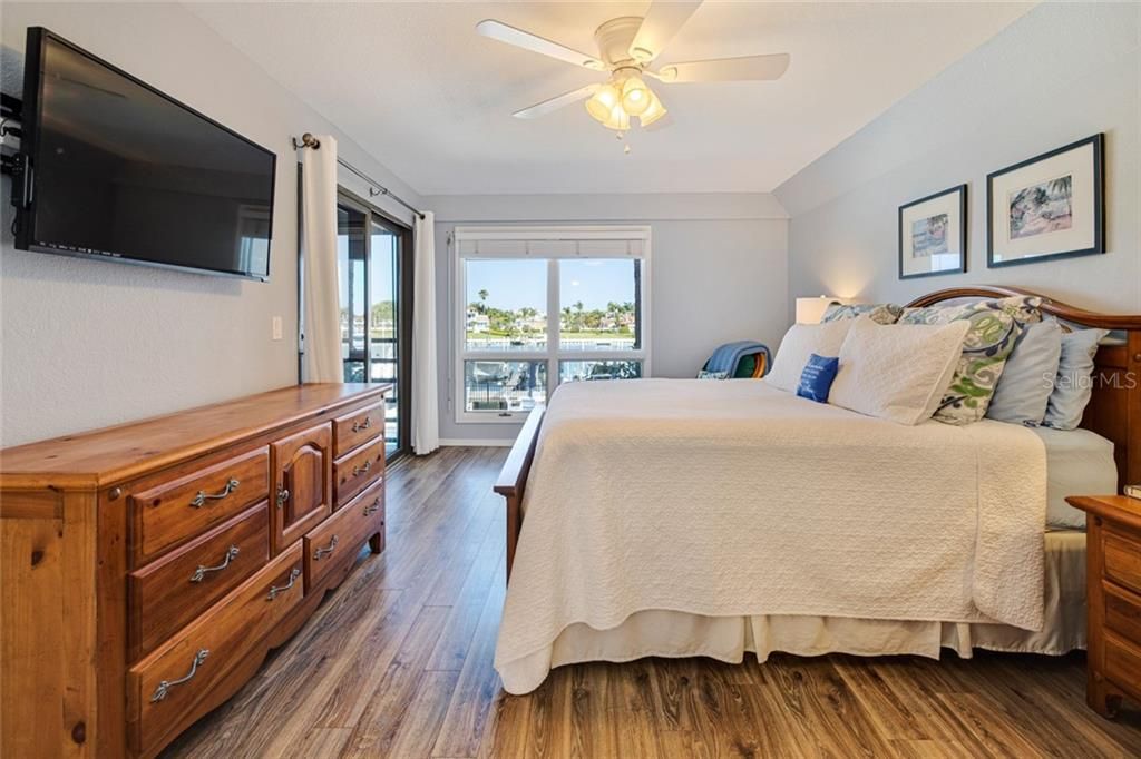 Recently Sold: $550,000 (2 beds, 2 baths, 1235 Square Feet)
