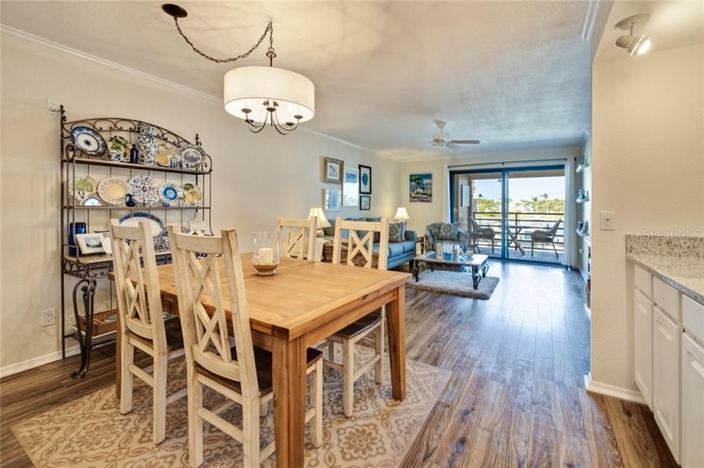 Recently Sold: $550,000 (2 beds, 2 baths, 1235 Square Feet)