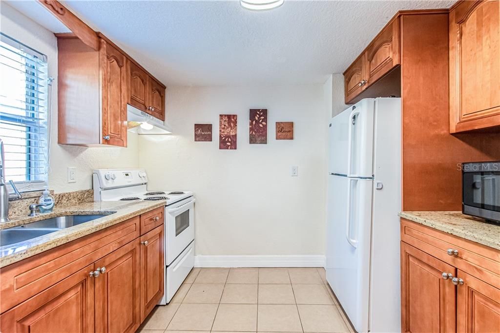 Recently Sold: $225,000 (2 beds, 1 baths, 966 Square Feet)