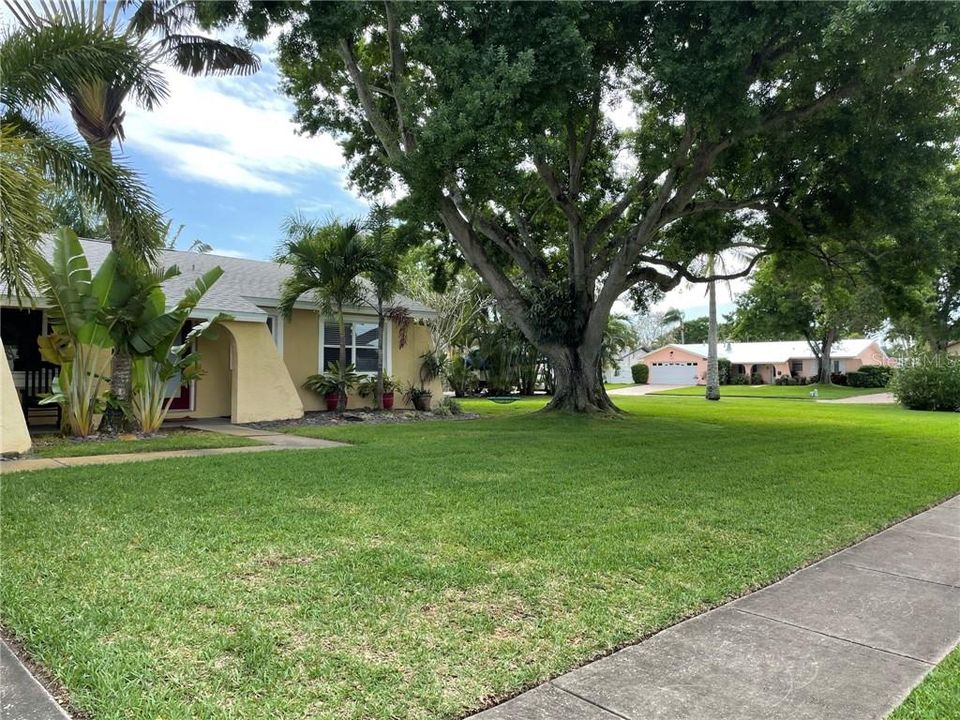 Recently Sold: $425,000 (3 beds, 2 baths, 1430 Square Feet)