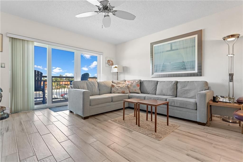 Recently Sold: $310,000 (2 beds, 2 baths, 1130 Square Feet)