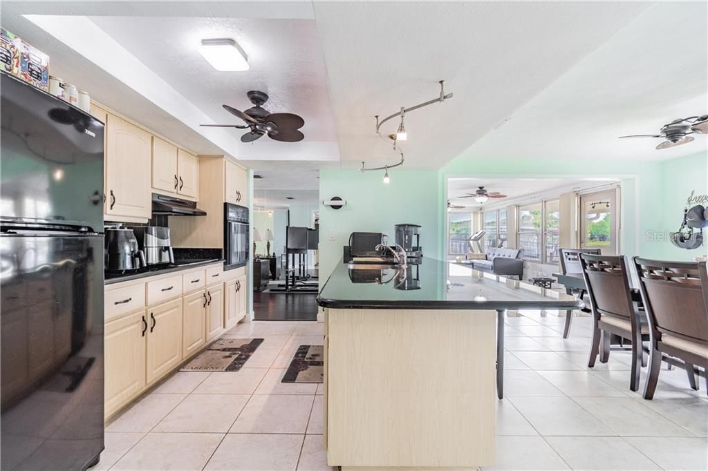 Recently Sold: $345,000 (2 beds, 2 baths, 1560 Square Feet)