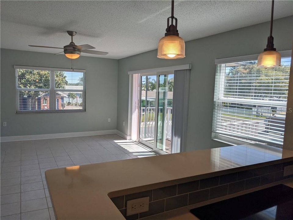 Recently Sold: $242,500 (1 beds, 1 baths, 713 Square Feet)