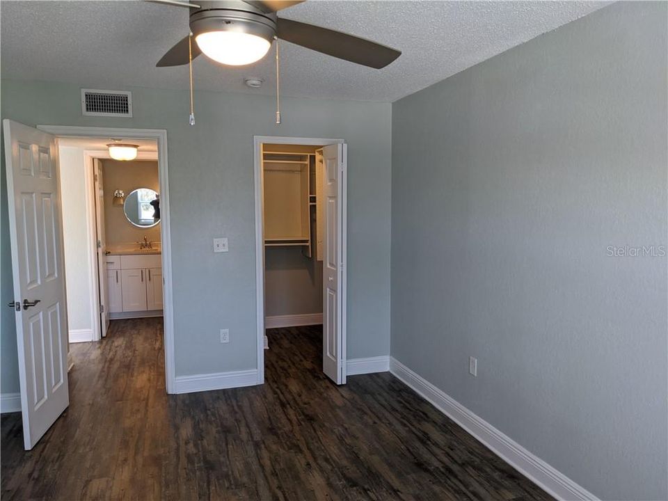 Recently Sold: $242,500 (1 beds, 1 baths, 713 Square Feet)