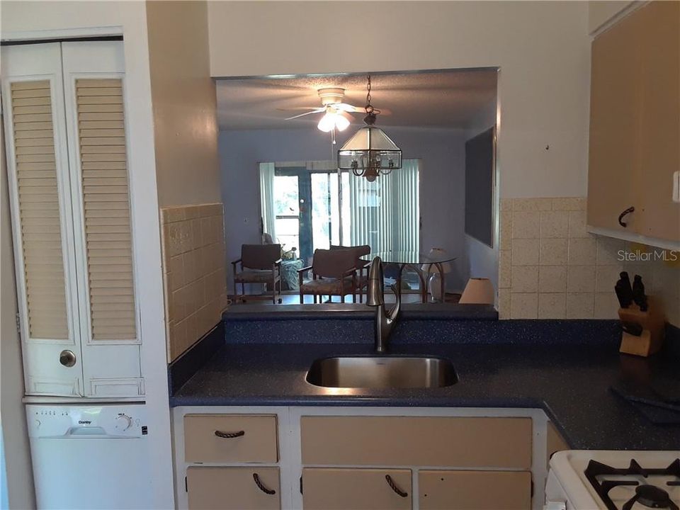 Recently Sold: $79,900 (2 beds, 1 baths, 812 Square Feet)