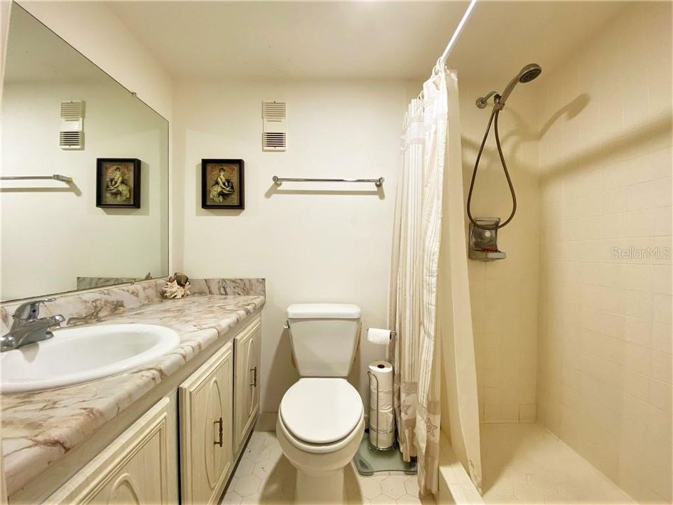 最近售出: $183,000 (2 贝兹, 2 浴室, 1450 平方英尺)