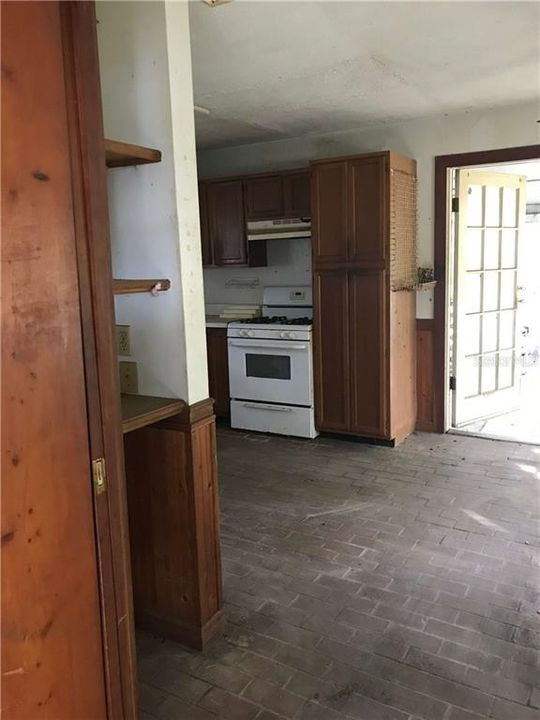 Recently Sold: $61,000 (3 beds, 1 baths, 1411 Square Feet)
