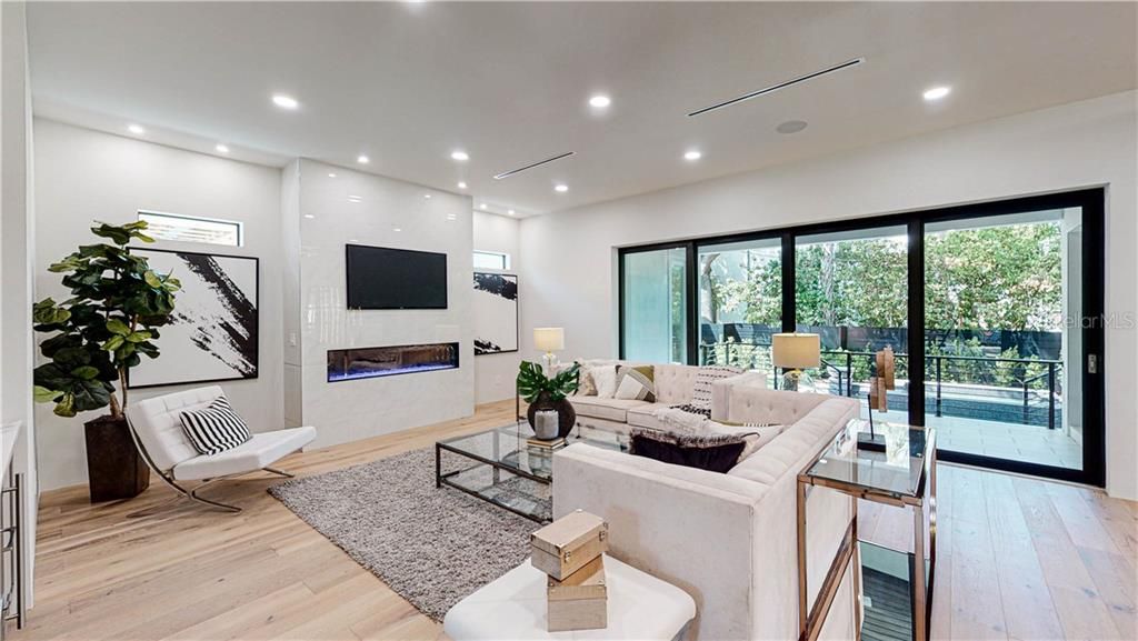 Recently Sold: $2,890,000 (6 beds, 6 baths, 5628 Square Feet)