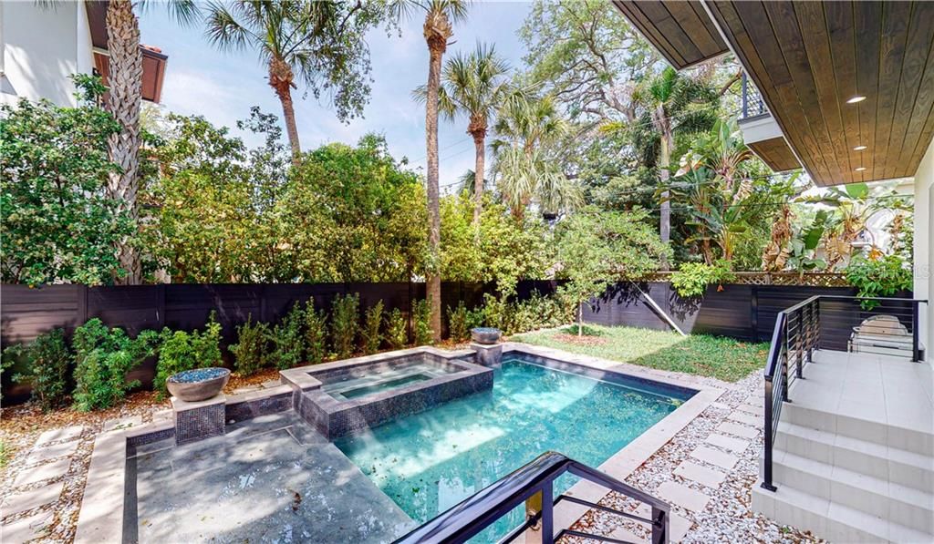 Recently Sold: $2,890,000 (6 beds, 6 baths, 5628 Square Feet)