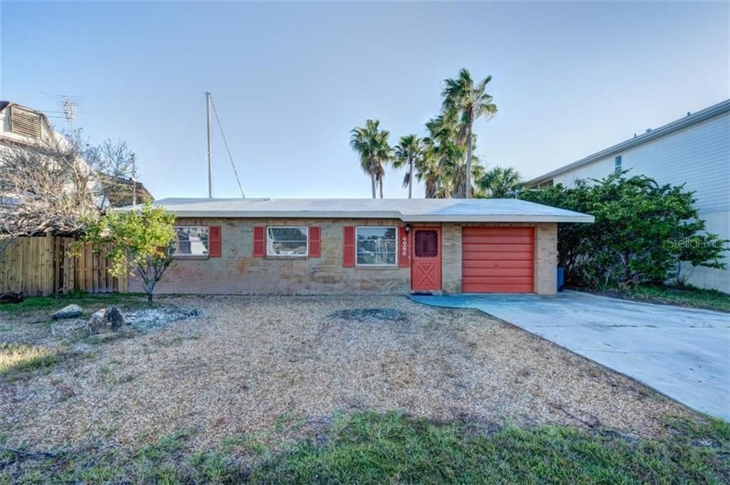 Recently Sold: $365,000 (3 beds, 2 baths, 1086 Square Feet)