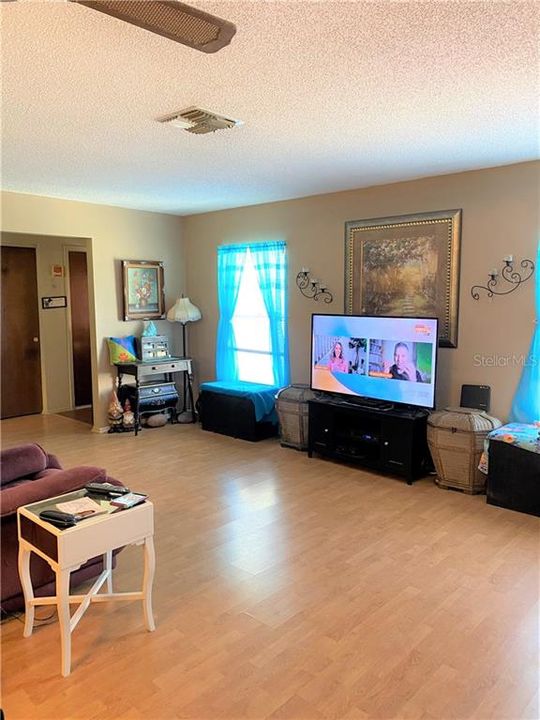 Recently Sold: $194,900 (2 beds, 2 baths, 1535 Square Feet)