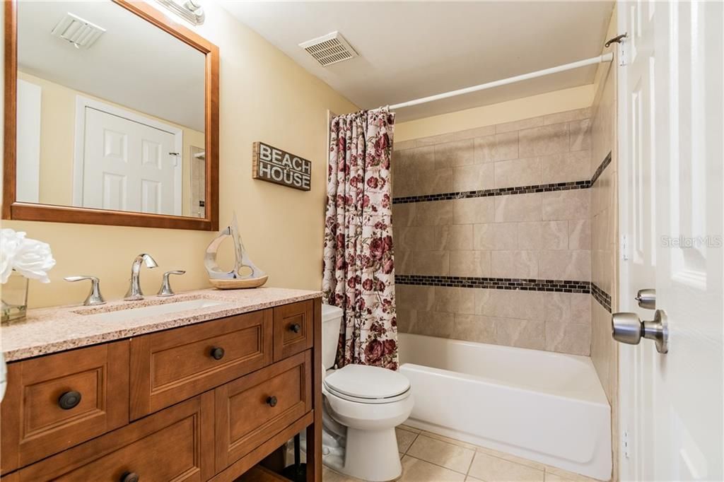 最近售出: $489,500 (2 贝兹, 2 浴室, 1355 平方英尺)