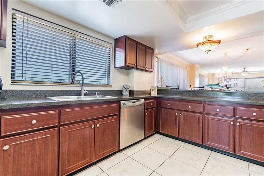 Recently Sold: $489,500 (2 beds, 2 baths, 1355 Square Feet)