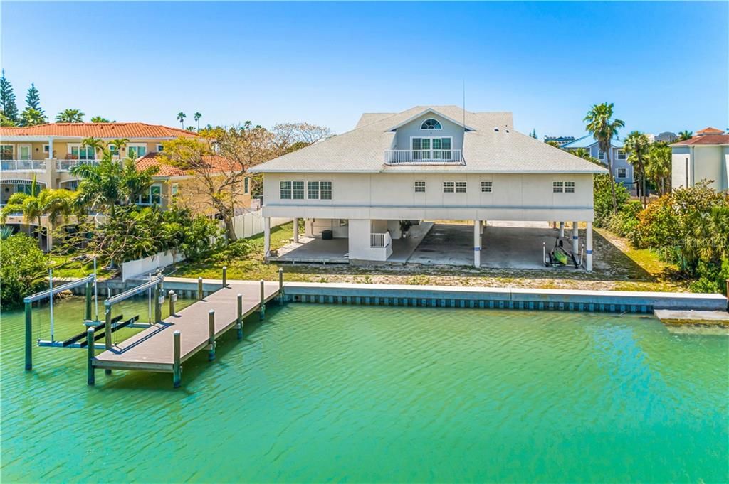 Recently Sold: $2,500,000 (5 beds, 4 baths, 6636 Square Feet)
