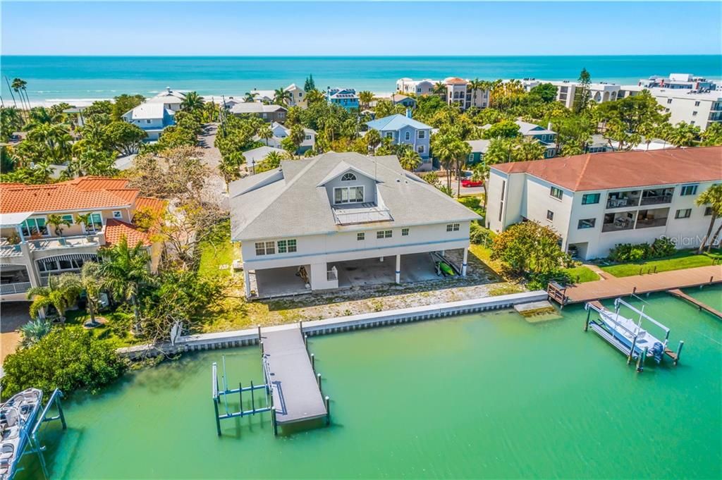 Recently Sold: $2,500,000 (5 beds, 4 baths, 6636 Square Feet)