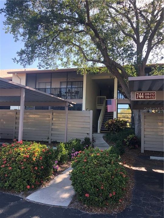 Recently Sold: $172,000 (2 beds, 2 baths, 888 Square Feet)