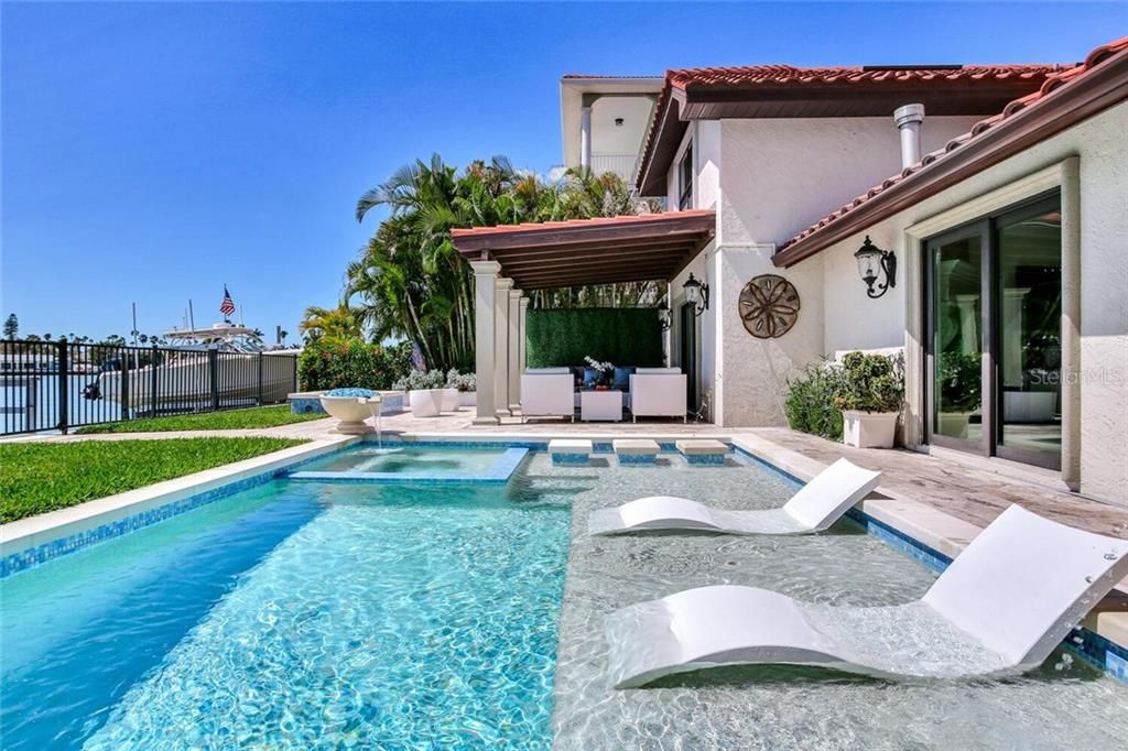Recently Sold: $1,650,000 (3 beds, 3 baths, 2454 Square Feet)