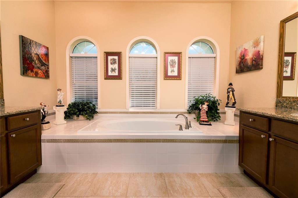 最近售出: $469,500 (3 贝兹, 2 浴室, 2535 平方英尺)