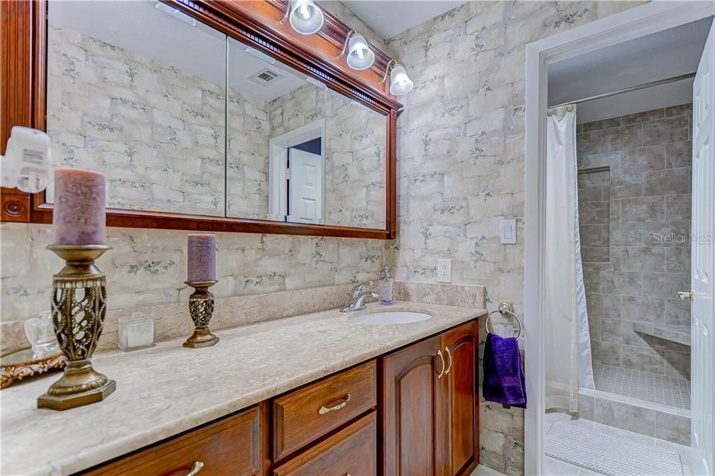 最近售出: $469,900 (4 贝兹, 2 浴室, 2141 平方英尺)