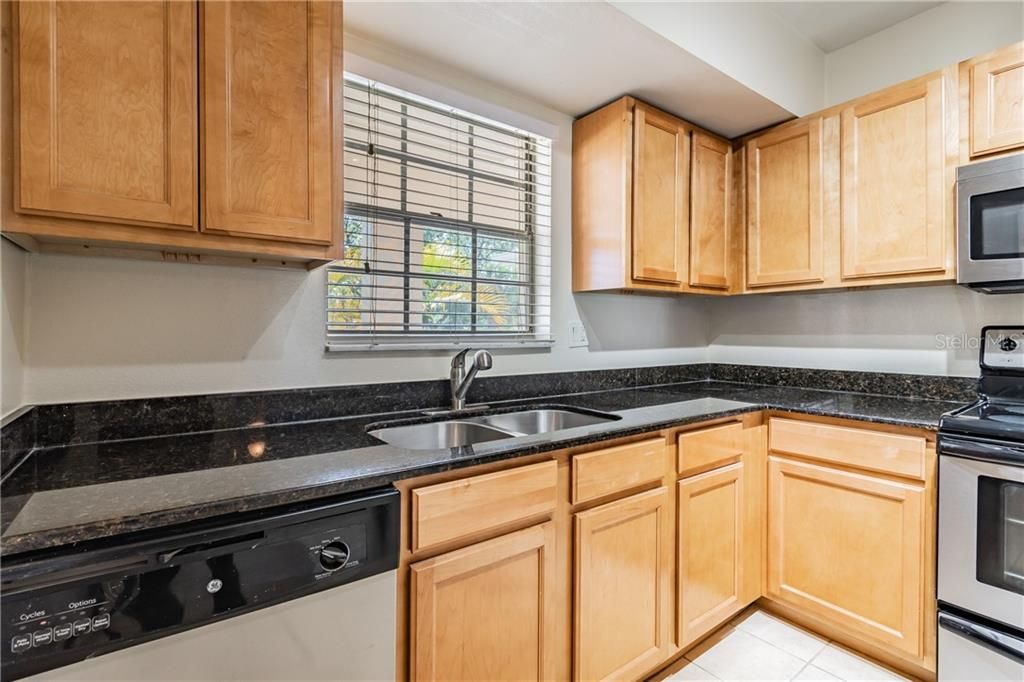 Recently Sold: $200,000 (2 beds, 2 baths, 1156 Square Feet)