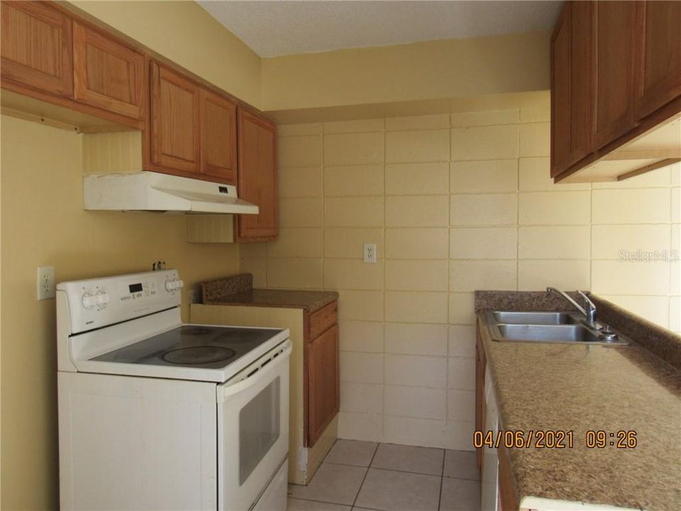 Recently Rented: $900 (2 beds, 2 baths, 930 Square Feet)