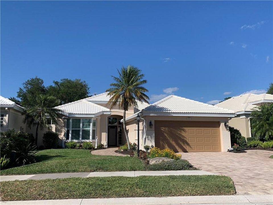 Recently Sold: $434,000 (3 beds, 3 baths, 2419 Square Feet)