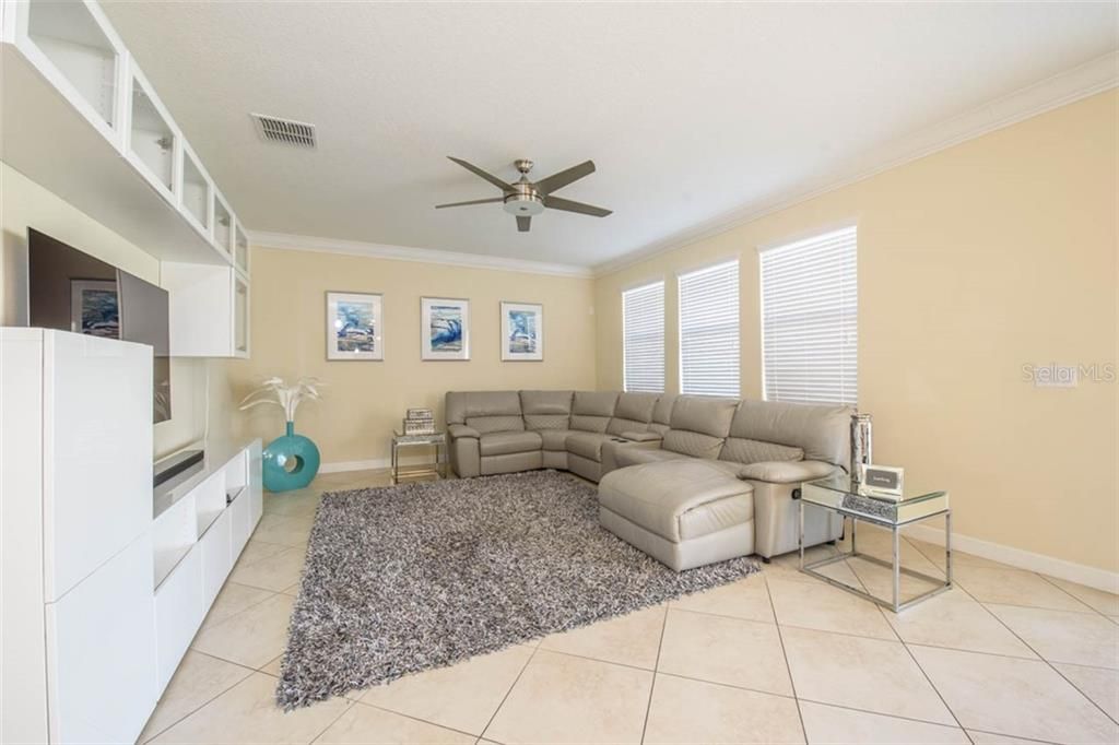 Recently Sold: $335,000 (4 beds, 2 baths, 2592 Square Feet)