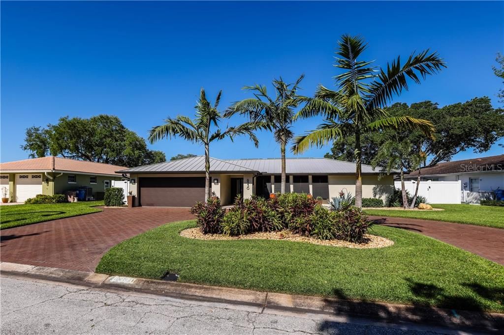 Recently Sold: $1,699,000 (3 beds, 3 baths, 2448 Square Feet)